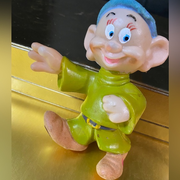 WALT DISNEY VINTAGE SNOW WHITE & SEVEN DWARFS DOPEY CHRISTMAS ORNAMENT FLOCKED - Picture 2 of 11